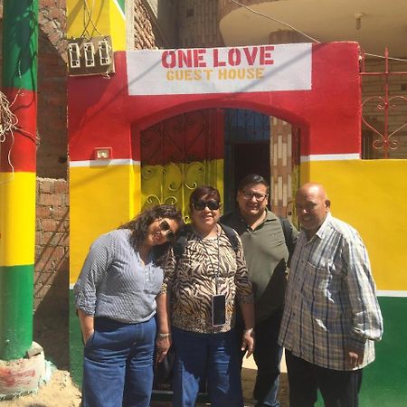 One Love Guesthouse & Restaurant ルクソール エクステリア 写真