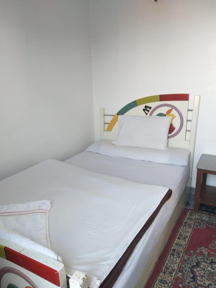 One Love Guesthouse & Restaurant ルクソール エクステリア 写真