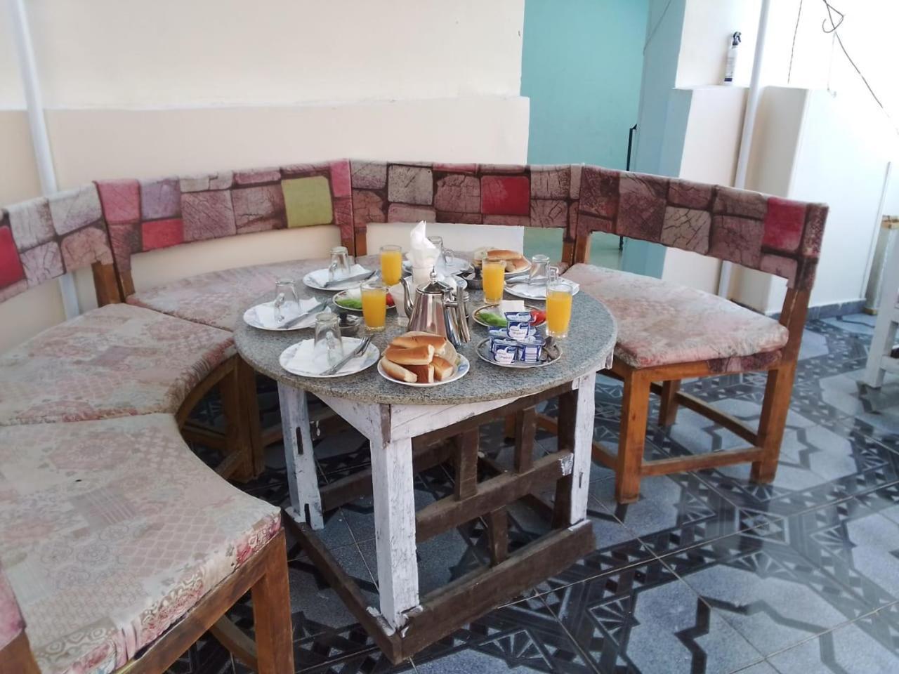 One Love Guesthouse & Restaurant ルクソール エクステリア 写真