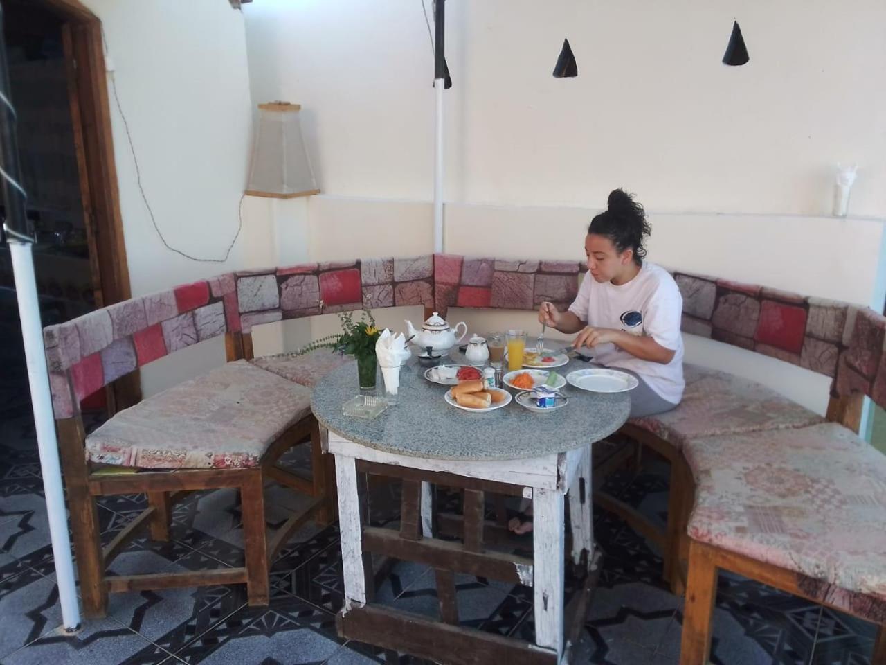 One Love Guesthouse & Restaurant ルクソール エクステリア 写真