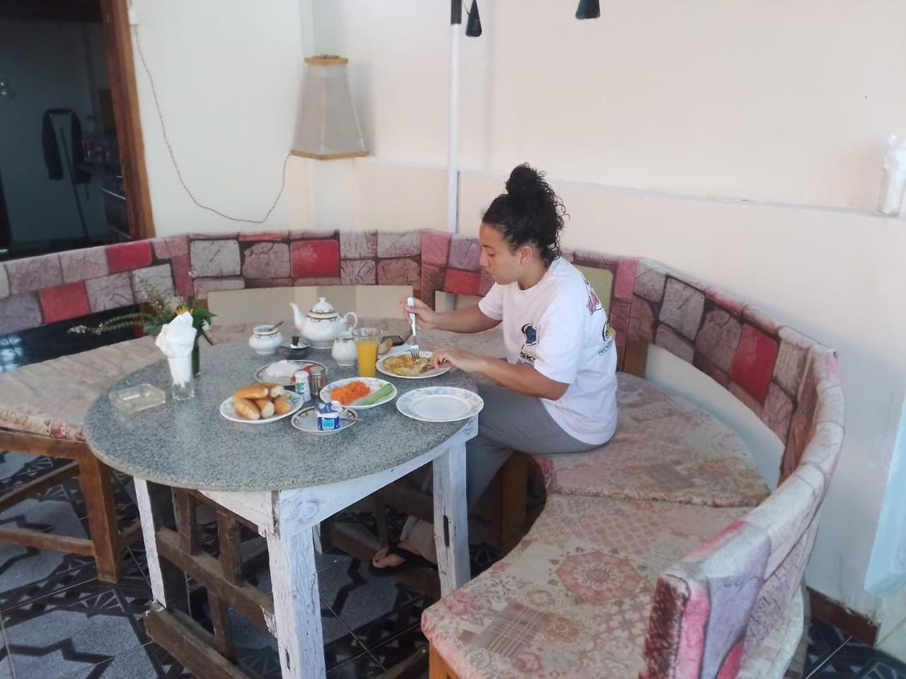 One Love Guesthouse & Restaurant ルクソール エクステリア 写真